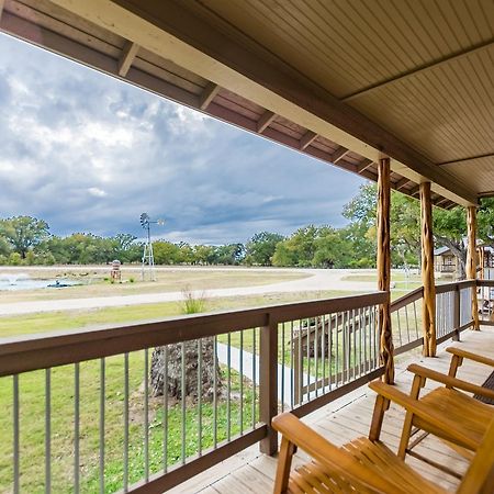 Vineyard Trail Cottages- Adults Only フレデリックスバーグ 部屋 写真