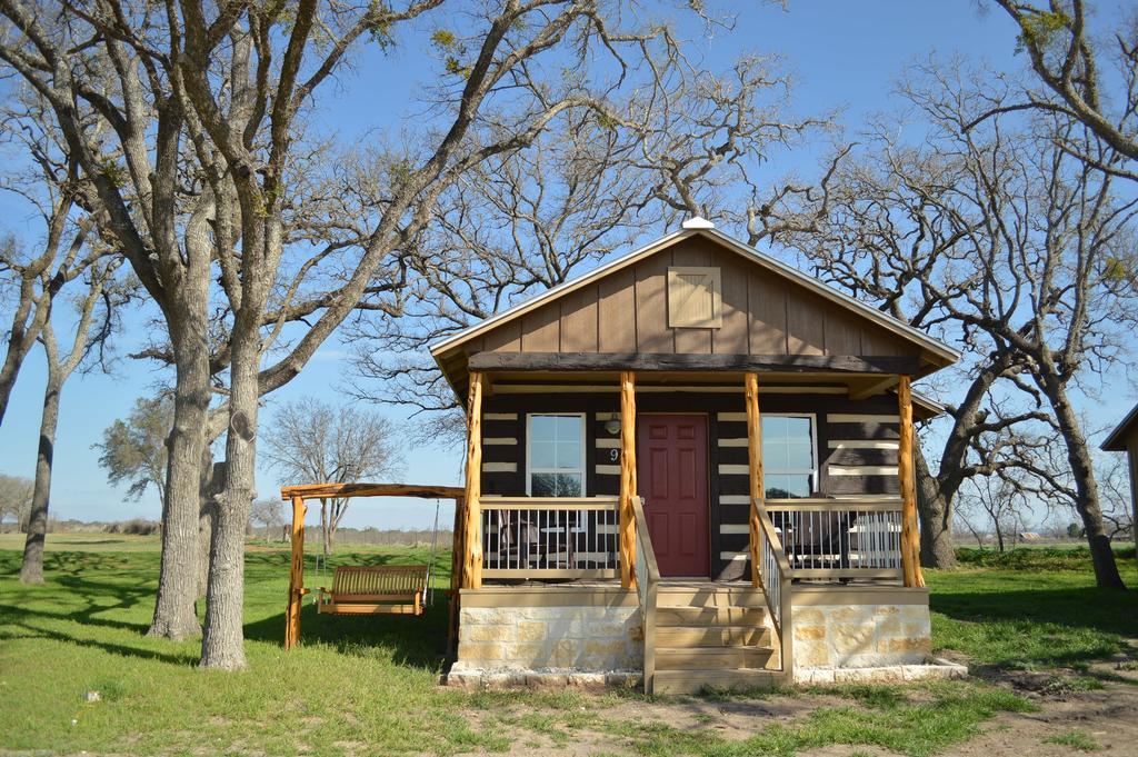 Vineyard Trail Cottages- Adults Only フレデリックスバーグ エクステリア 写真