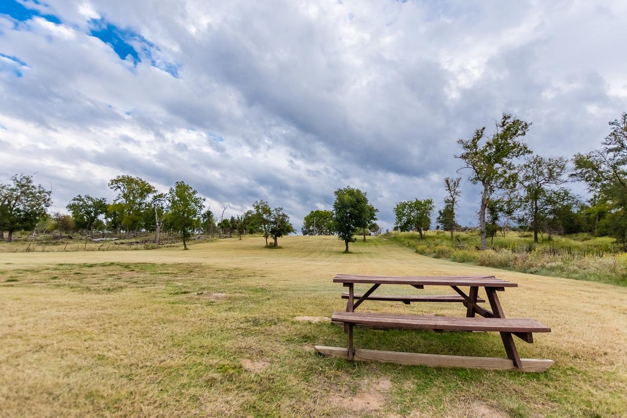 Vineyard Trail Cottages- Adults Only フレデリックスバーグ 部屋 写真