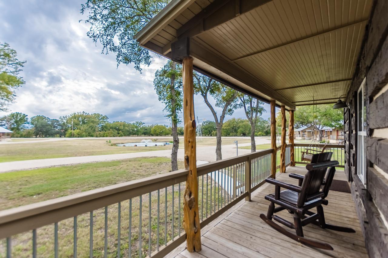 Vineyard Trail Cottages- Adults Only フレデリックスバーグ 部屋 写真