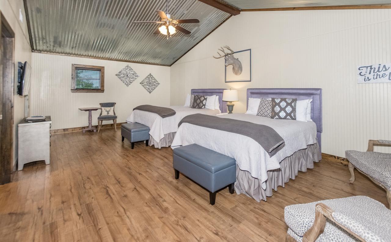 Vineyard Trail Cottages- Adults Only フレデリックスバーグ 部屋 写真