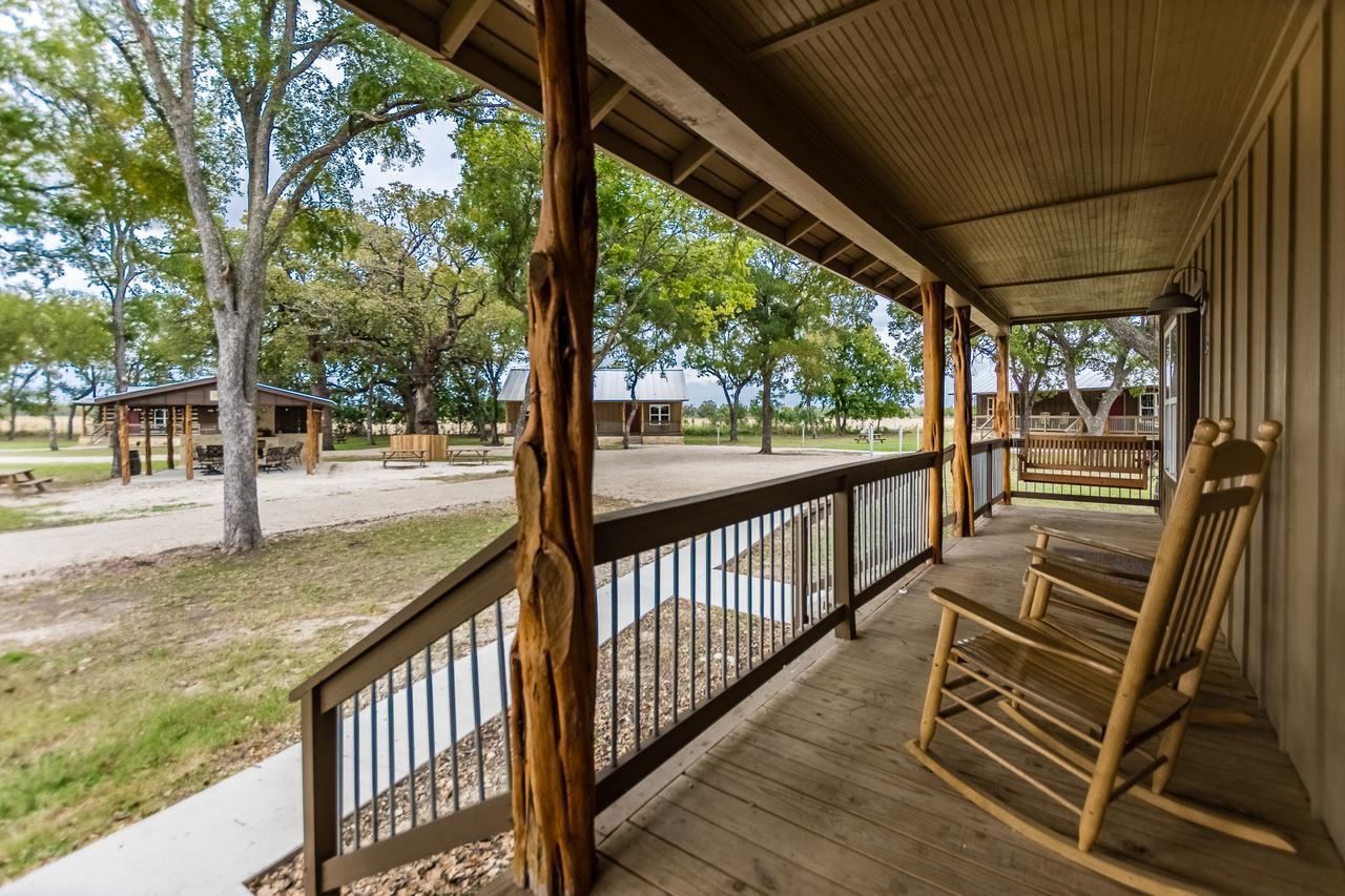 Vineyard Trail Cottages- Adults Only フレデリックスバーグ 部屋 写真