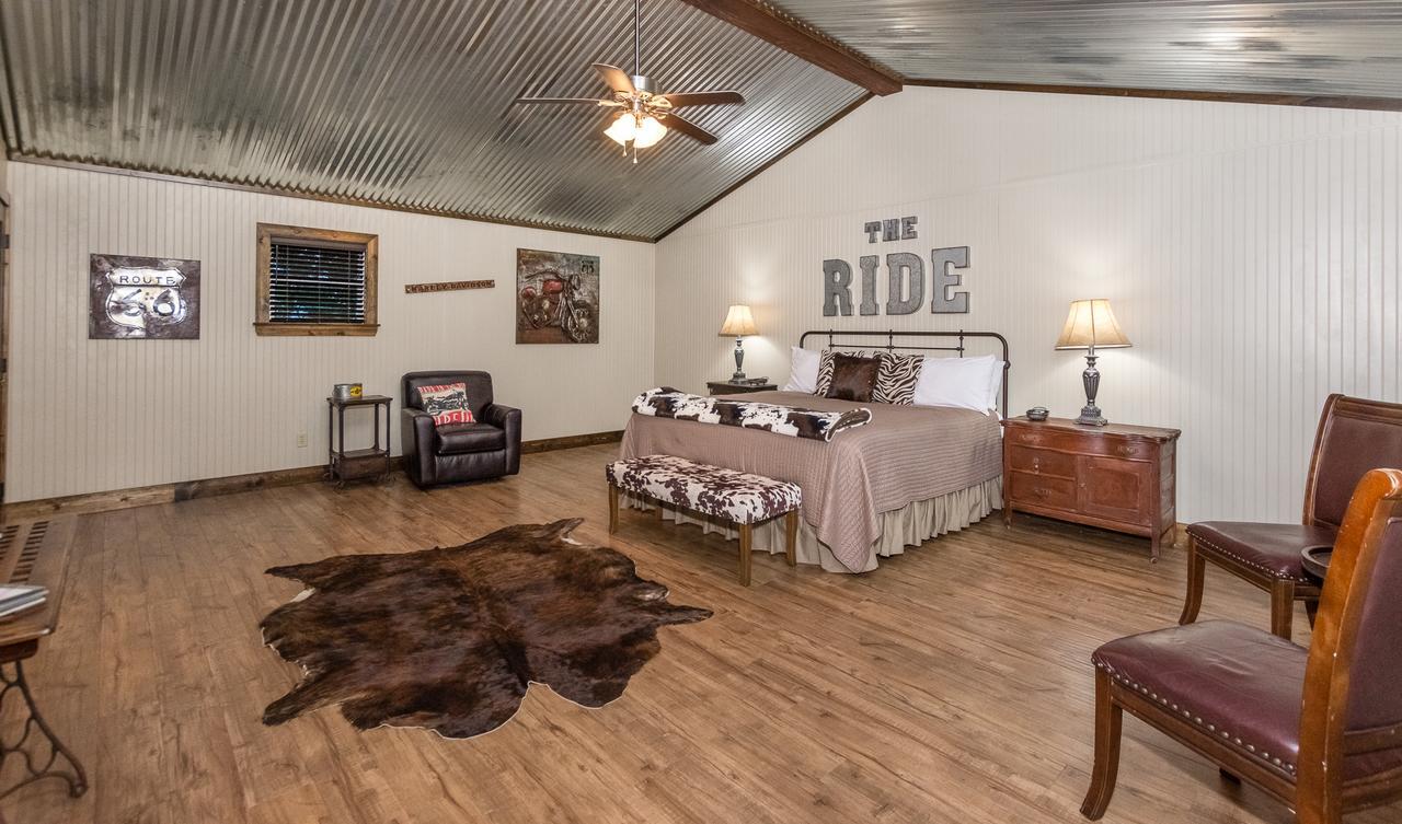 Vineyard Trail Cottages- Adults Only フレデリックスバーグ 部屋 写真