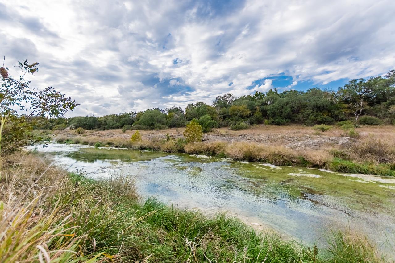 Vineyard Trail Cottages- Adults Only フレデリックスバーグ 部屋 写真