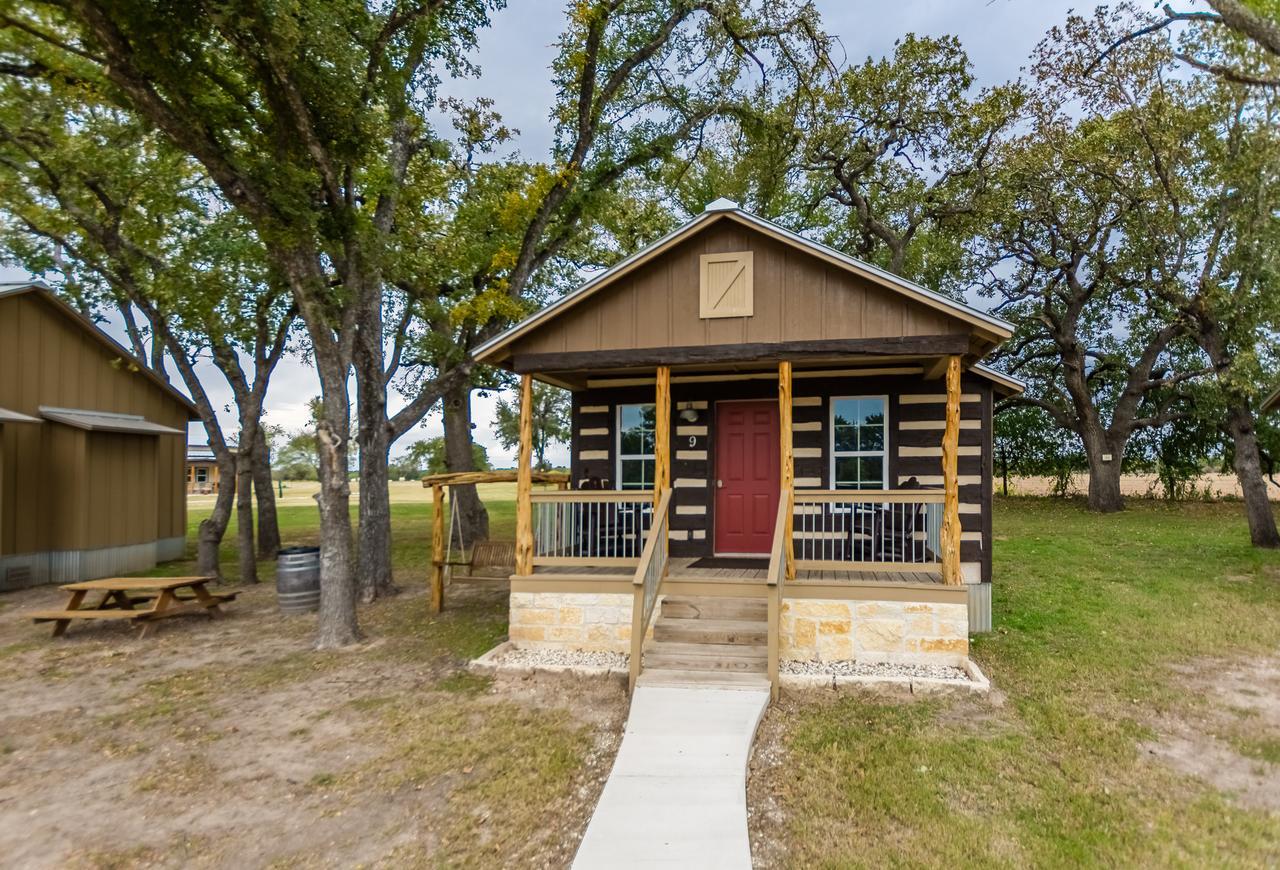 Vineyard Trail Cottages- Adults Only フレデリックスバーグ 部屋 写真