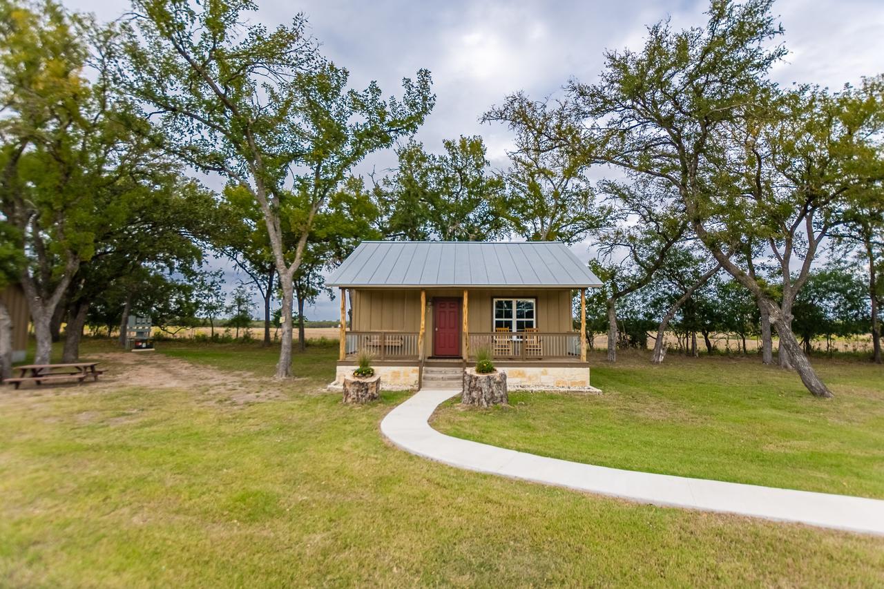 Vineyard Trail Cottages- Adults Only フレデリックスバーグ 部屋 写真