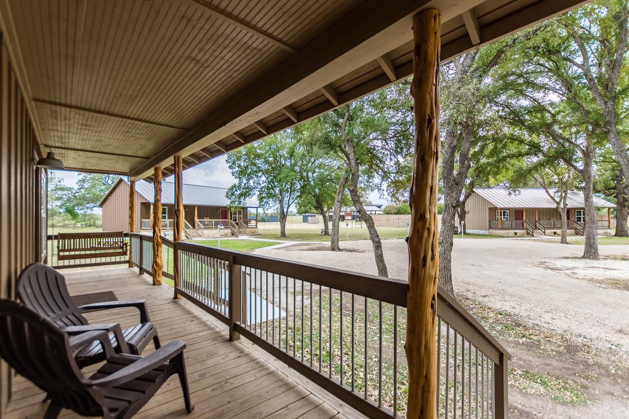 Vineyard Trail Cottages- Adults Only フレデリックスバーグ 部屋 写真
