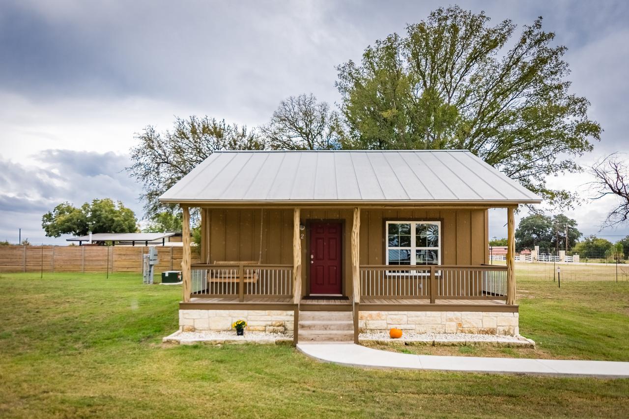 Vineyard Trail Cottages- Adults Only フレデリックスバーグ 部屋 写真