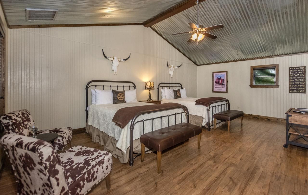 Vineyard Trail Cottages- Adults Only フレデリックスバーグ 部屋 写真
