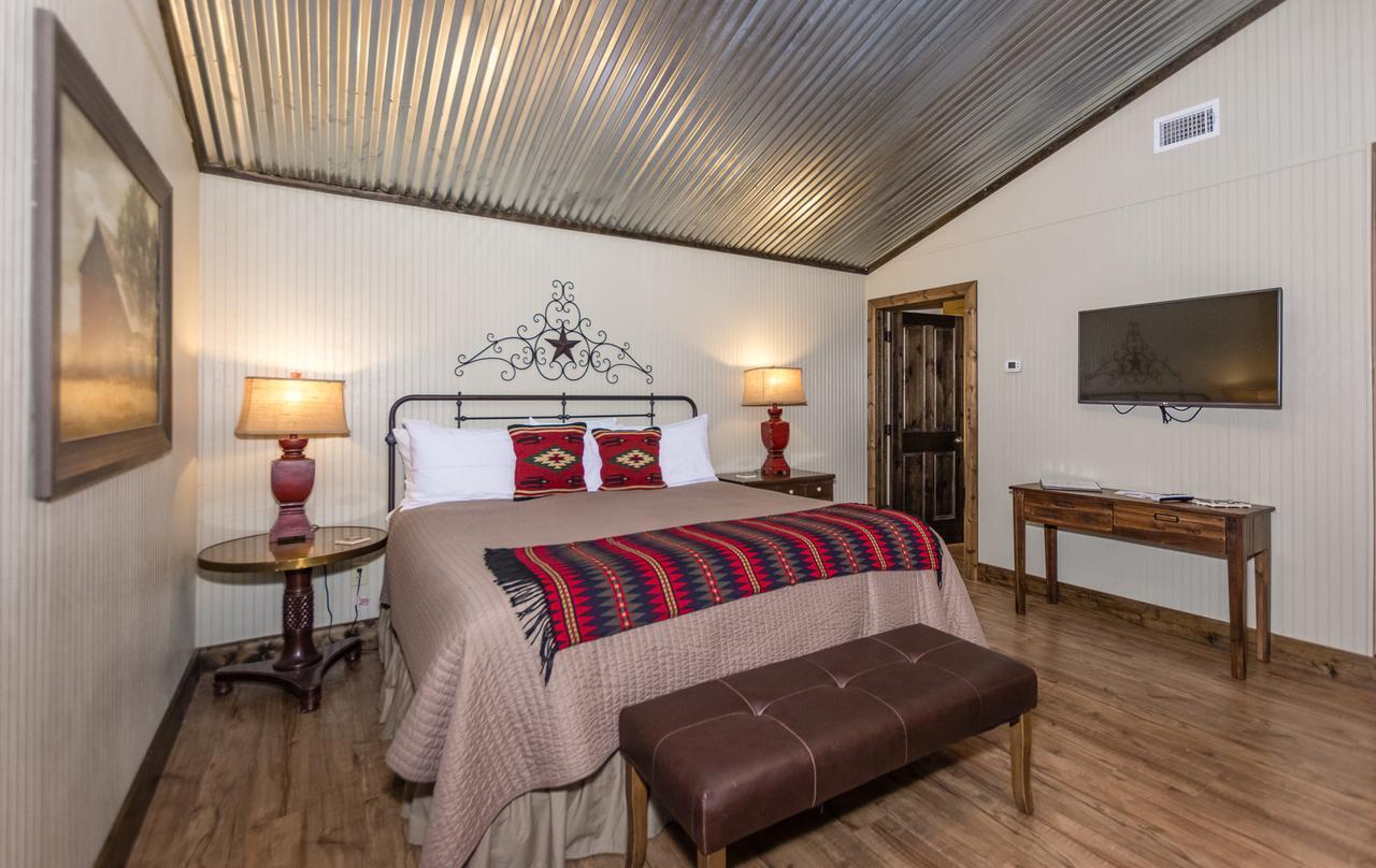 Vineyard Trail Cottages- Adults Only フレデリックスバーグ 部屋 写真