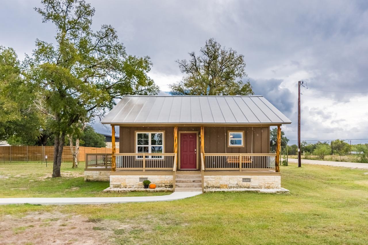 Vineyard Trail Cottages- Adults Only フレデリックスバーグ 部屋 写真