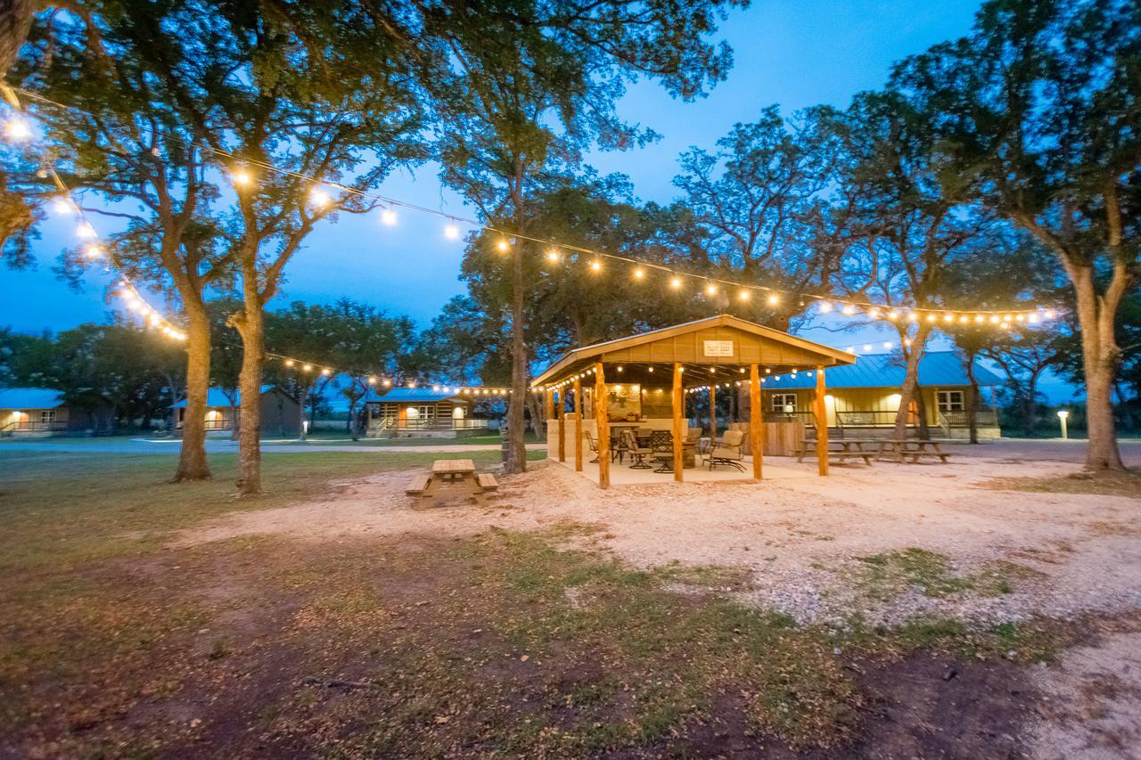 Vineyard Trail Cottages- Adults Only フレデリックスバーグ 部屋 写真