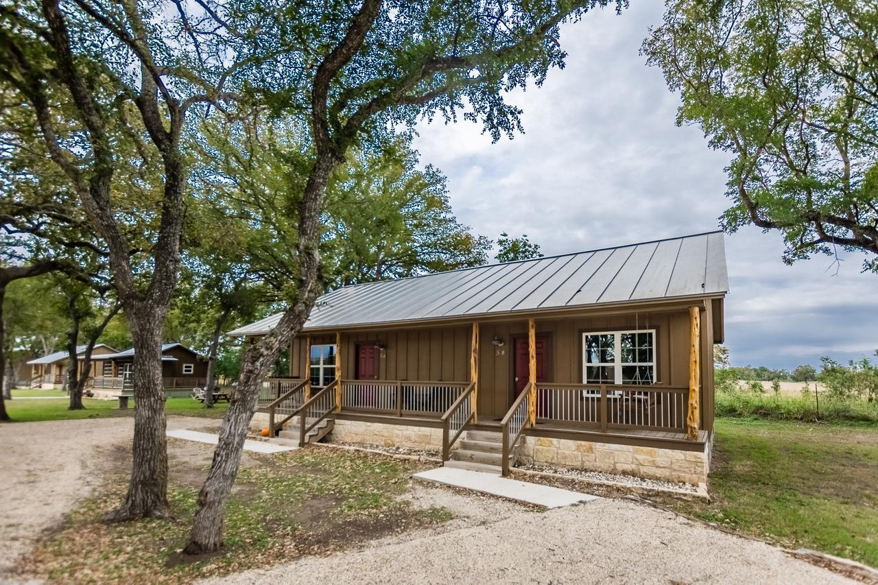 Vineyard Trail Cottages- Adults Only フレデリックスバーグ 部屋 写真