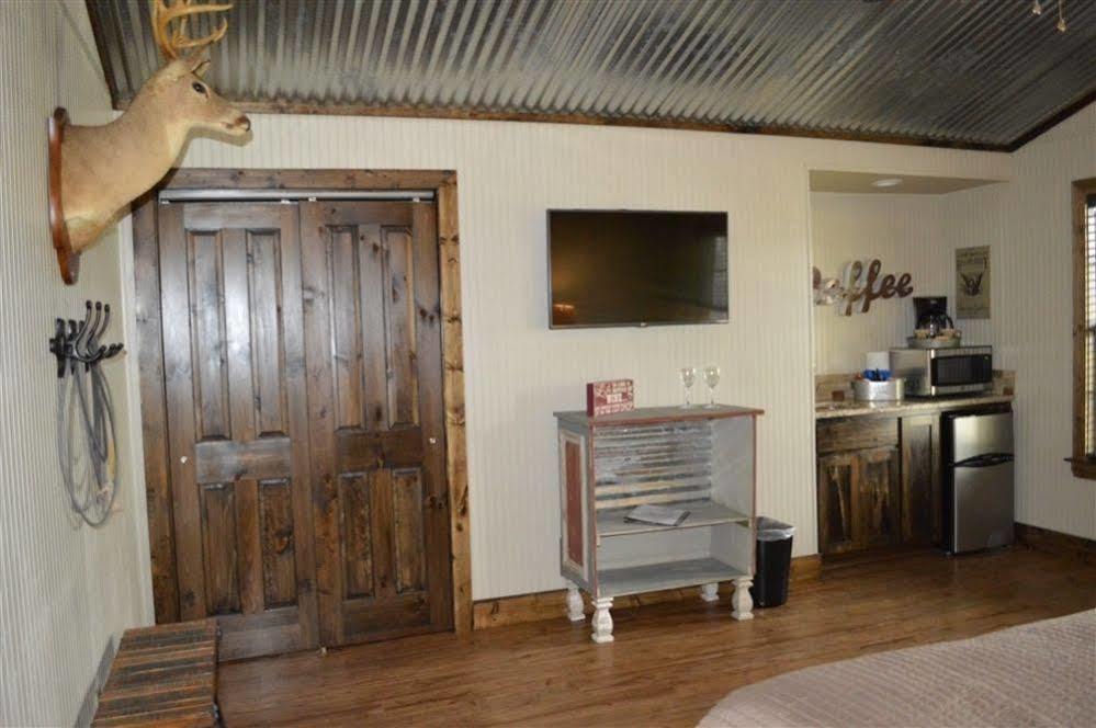 Vineyard Trail Cottages- Adults Only フレデリックスバーグ エクステリア 写真